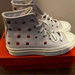 NIB Women's Converse Chuck 70 Floral Embroidery Desert Sand Translucent Outsole